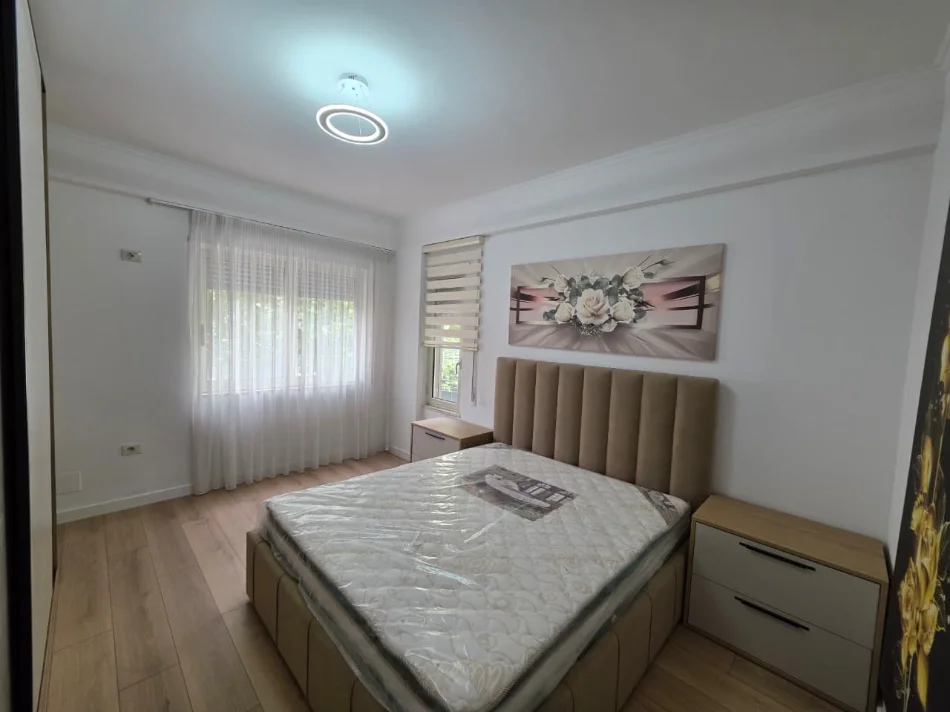 Tirane, shitet apartament 2+1+Ballkon Kati 1, 87 m² 188.000 € (Rruga Muzaket)