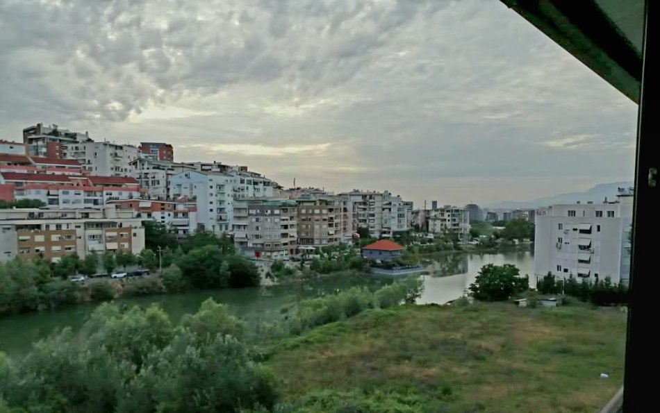 Tirane, shes apartament 2+1+Ballkon Kati 6, 106 m² 202.900 € (Liqeni i Thate)