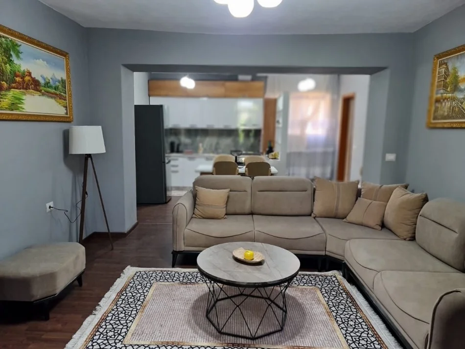 Tirane, jepet me qera apartament 2+1 Kati 0, 125 m² 700 € (Rruga e Dibres)