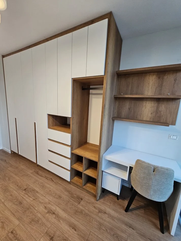 Tirane, jepet me qera apartament 2+1+Ballkon Kati 10, 128 m² 1.800 € 