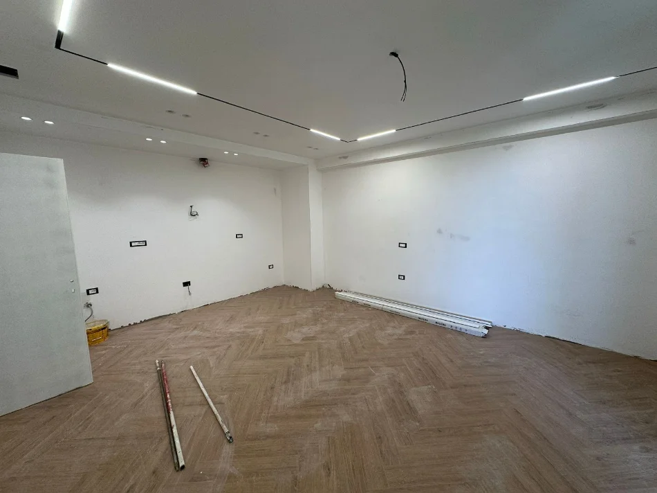Tirane, shitet apartament 2+1+Ballkon , 101 m² 320.000 € (Ish Ekspozita)