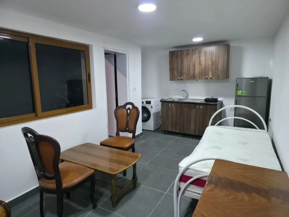 Tirane, jepet me qera garsonier Kati 0, 27 m² 240 € (laprake)