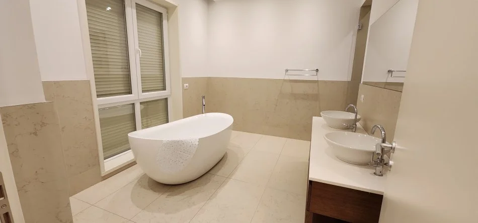 Tirane, jepet me qera Vile 5+1+Ballkon Kati 1, 602 m² 4.500 € (Rruga e Vilave)