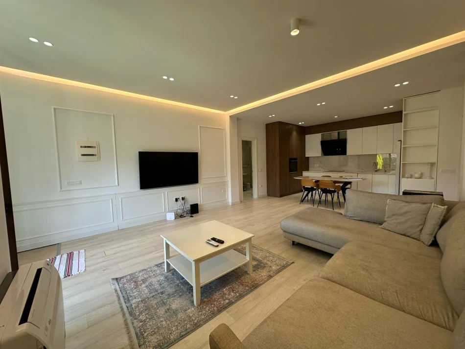 Tirane, jepet me qera apartament 2+1+Ballkon Kati 1, 120 m² 1.203 € (QIRA, APARTAMENT 2+1+2 LIQENI I THATE!)