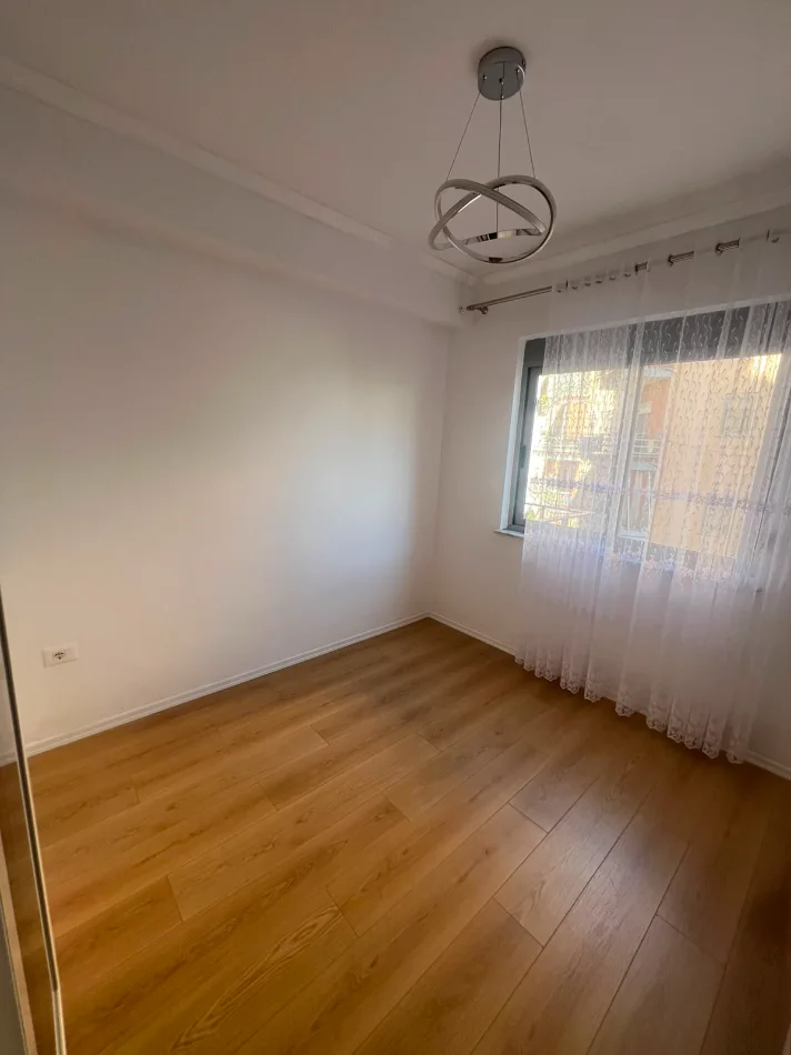 Tirane, shitet apartament 1+1 Kati 2, 35 m² 65.000 € (Fresku)