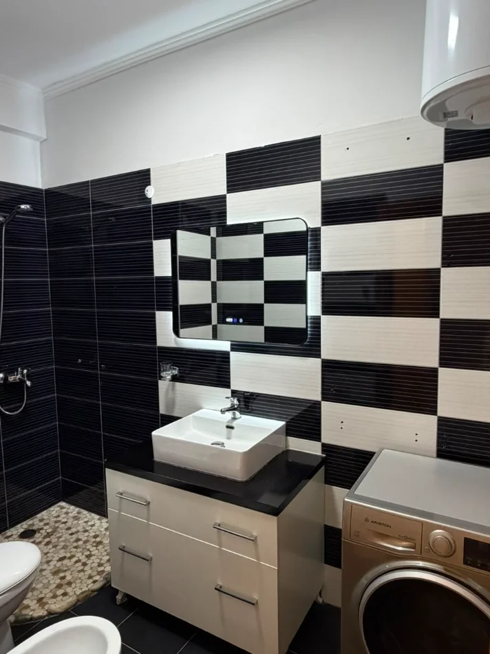 Tirane, shitet apartament 1+1+Ballkon Kati 2, 58 m² 142.000 € (GOLDEN PARK SPITALI AMERIKAN 3)