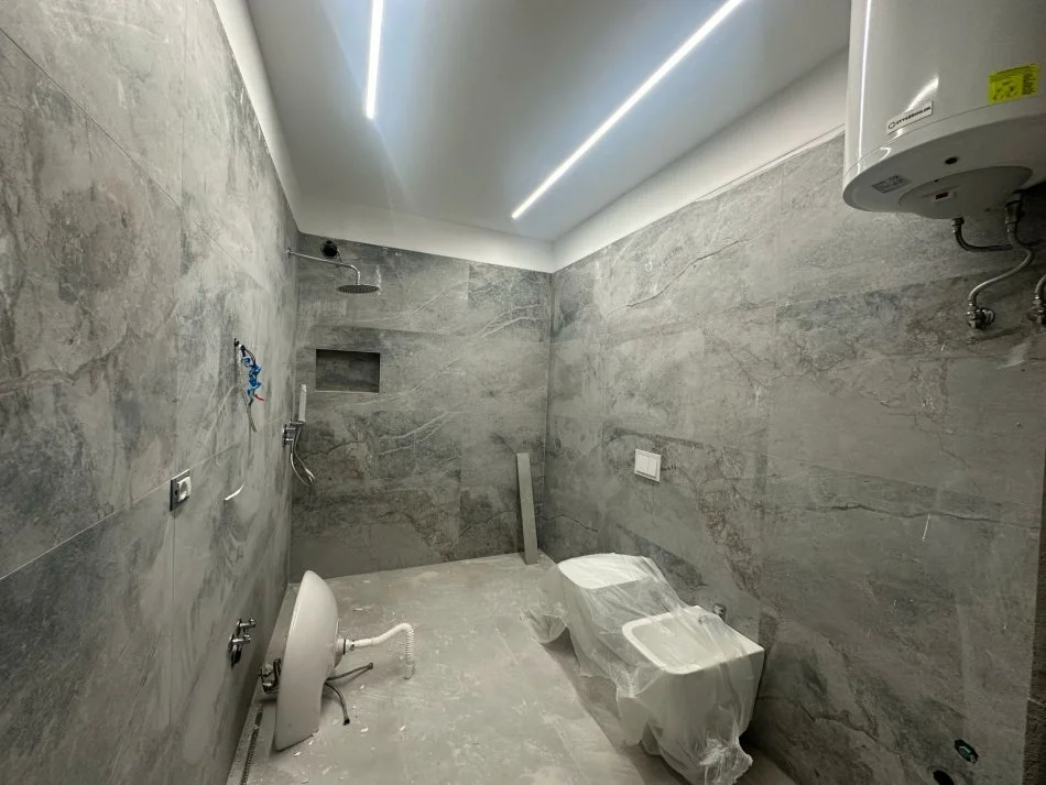 jepet me qera apartament 1+1+Ballkon Kati 5, 75 m² 500 € (Rruga 5 Maji)