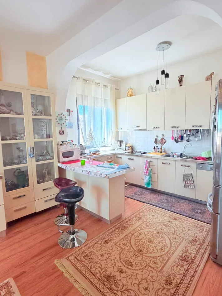Durres, shitet shtepi 3+1+Aneks+Ballkon Kati 1, 213 m² 426.000 €
