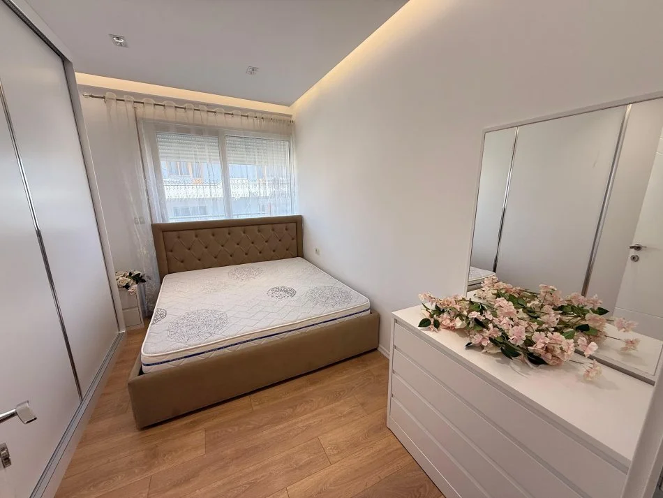 Tirane, jepet me qera apartament 2+1 Kati 1, 96 m² 600 € (Tregu ushqimor ,rruga hamdi pepo)