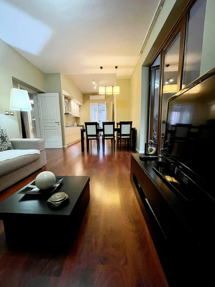 Jepet me qera apartament 2+1+Ballkon Kati 5, 110 m² 800 € (Blloku, Libri Universitar)