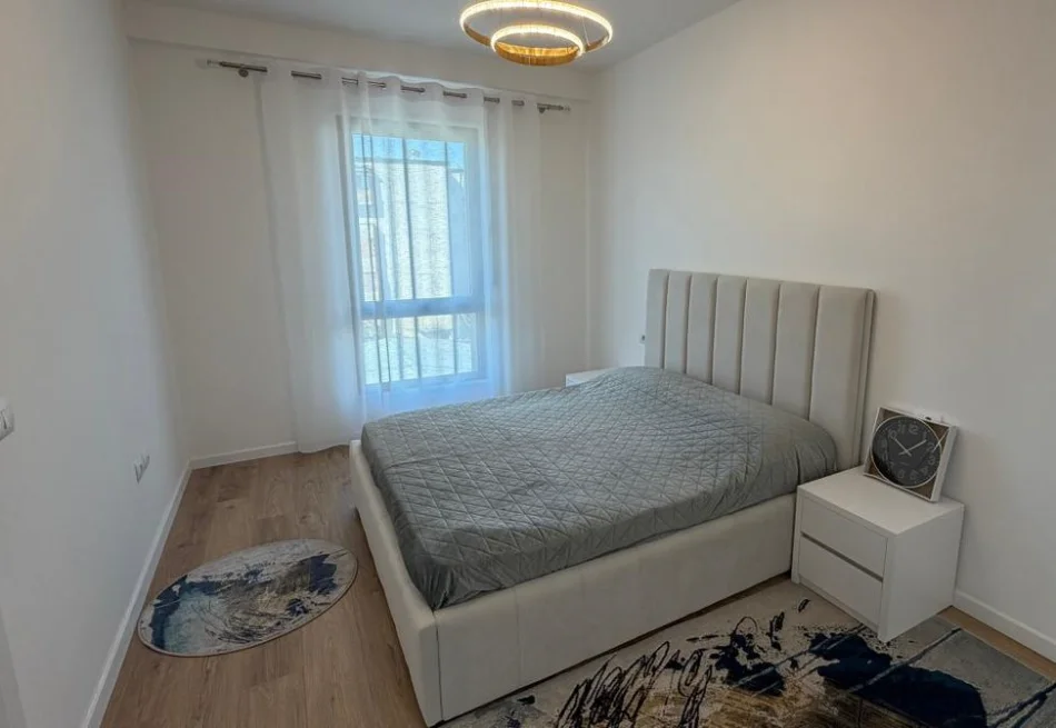 Tirane, jepet me qera apartament 2+1 Kati 2, 104 m² 800 € (Xhanfize keko)