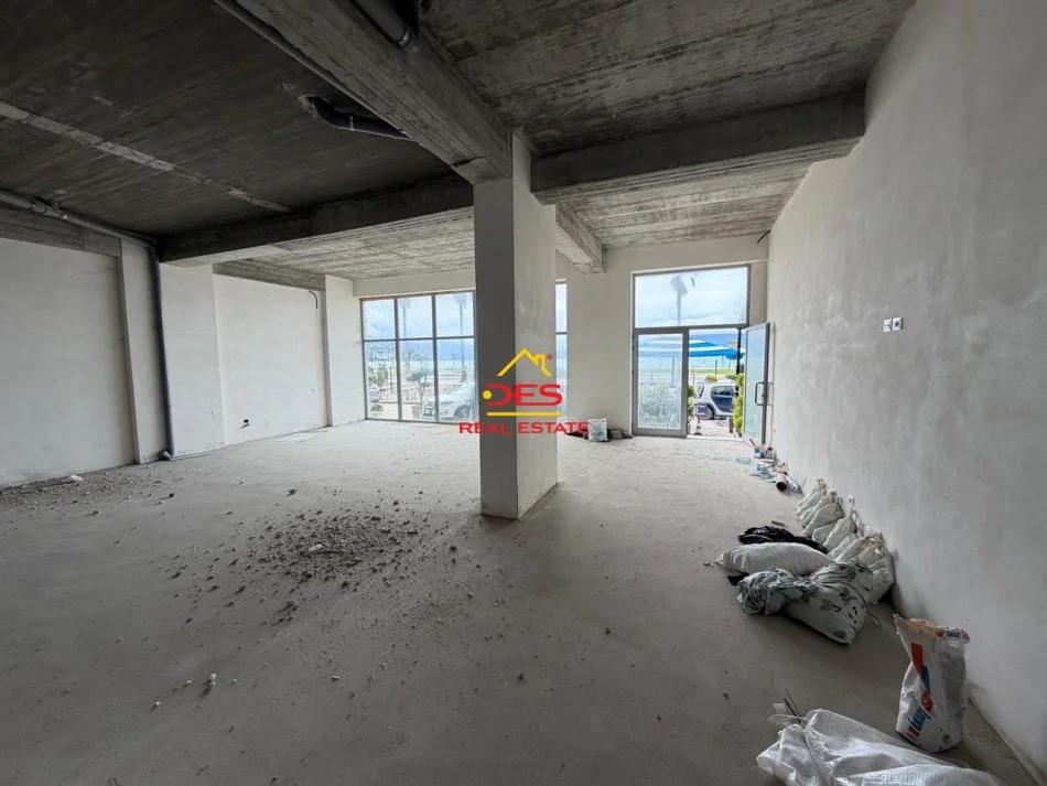 Vlore, jepet me qera ambjent biznesi Kati 0, 170 m² 3.500 € (Lungomare)