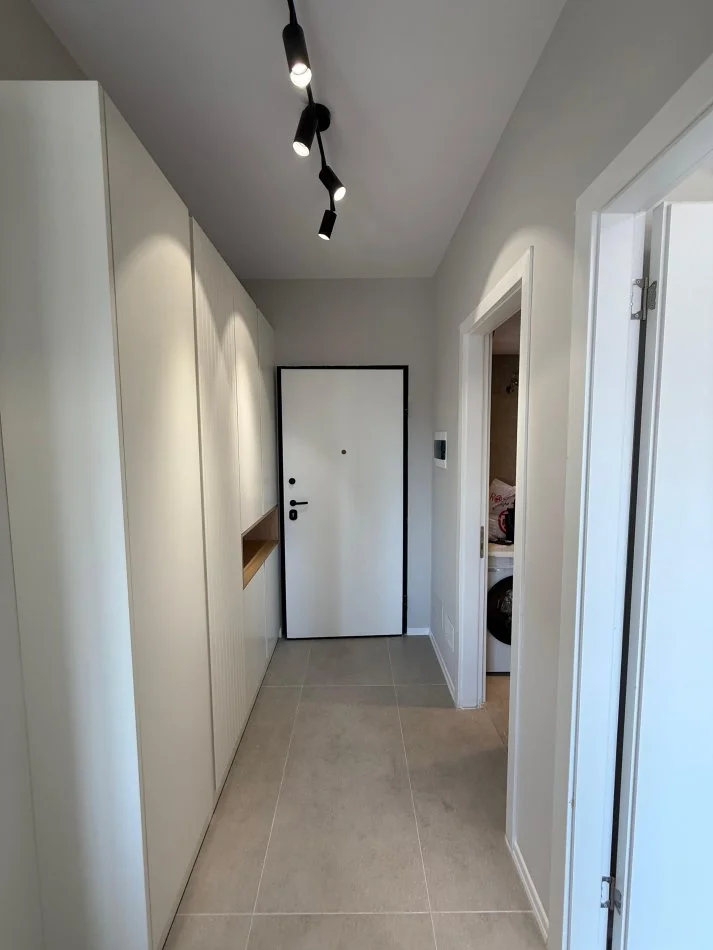 Tirane, jepet me qera apartament 1+1+Ballkon Kati 7, 60 m² 700 € (RRUGA KARL GEGA)