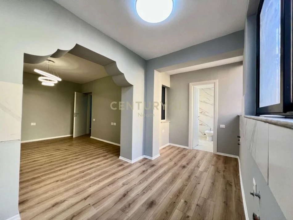 Tirane, shitet apartament 2+1+Ballkon Kati 2, 75 m² 187.000 € (myslym shyr)