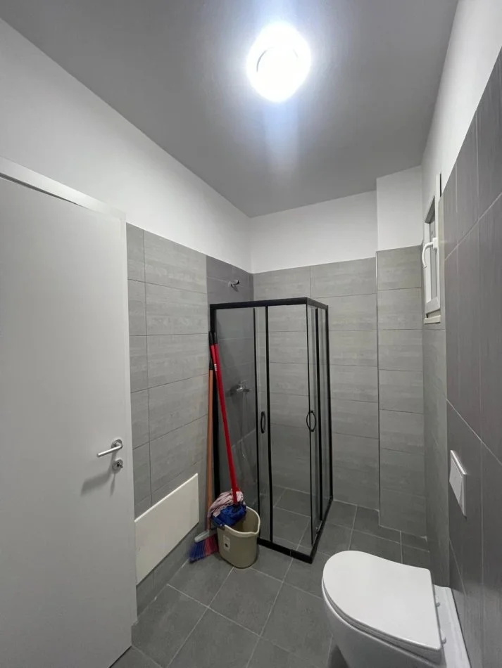 Tirane, jepet me qera apartament 2+1+Ballkon Kati 3, 9.793 m² 800 € (Rr.Don Bosko)