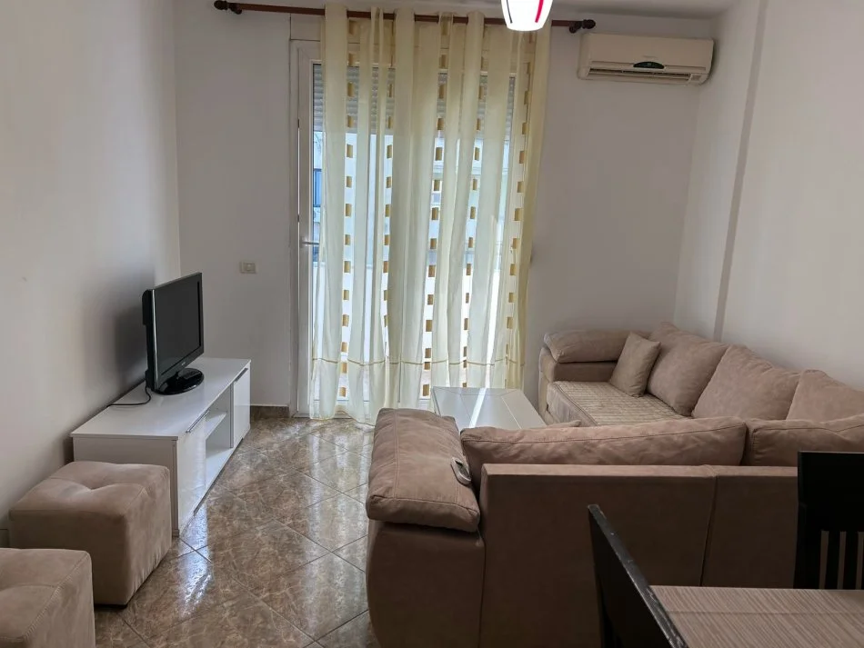 Tirane, jepet me qera apartament 1+1+Ballkon Kati 5, 57 m² 550 € (Bulevardi Gjergj Fishta)