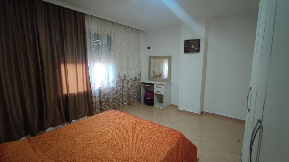 Tirane, jepet me qera apartament 2+1+Ballkon Kati 4, 95 m² 450 € (Rruga Loni Ligori Vero Kafe ASTIR)