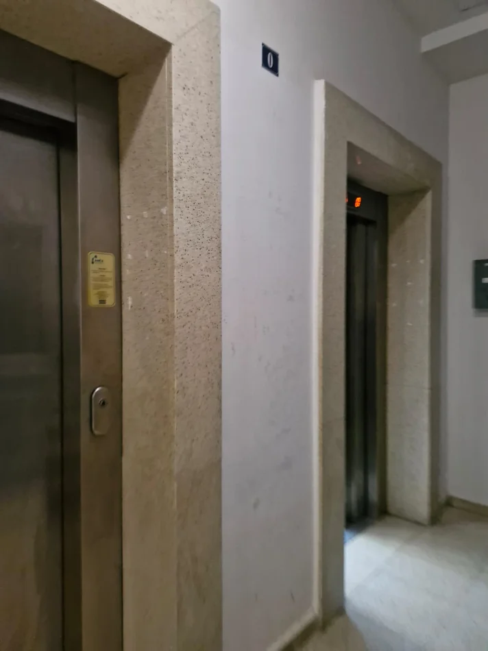 Tirane, jepet me qera apartament 1+1 Kati 3, 50 m² 550 € (Ish parku)