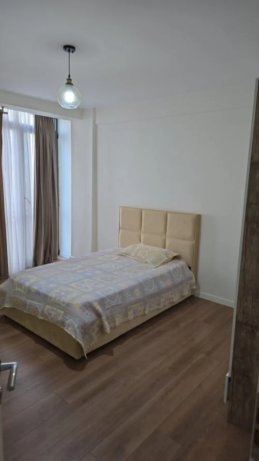 Tirane, jepet me qera apartament 2+1 Kati 4, 128 m² 750 €