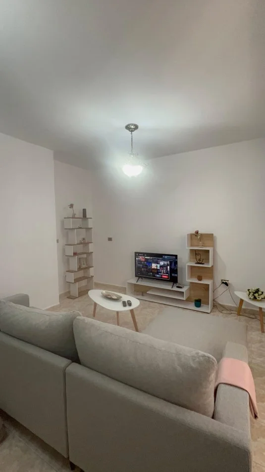 Tirane, jepet me qera apartament 1+1+Ballkon Kati 6, 60 m² 550 € (Zogu i zi)