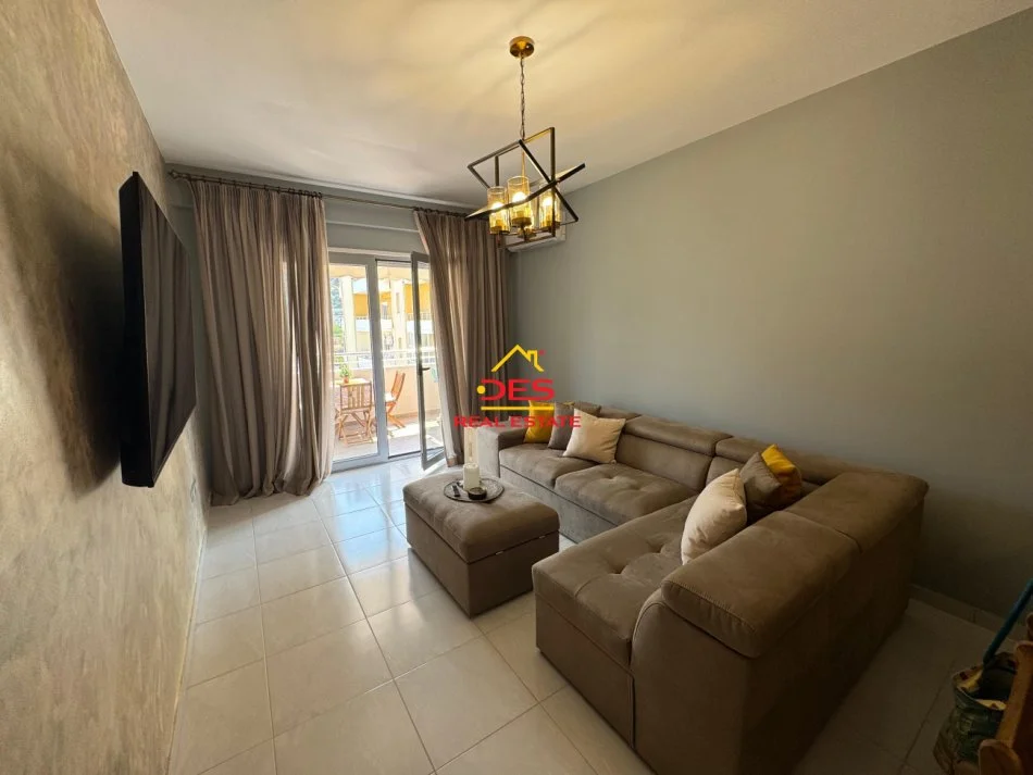 Vlore, jepet me qera apartament 1+1+Ballkon Kati 5, 70 m² 550 € (Rruga Murat Tërbaçi)