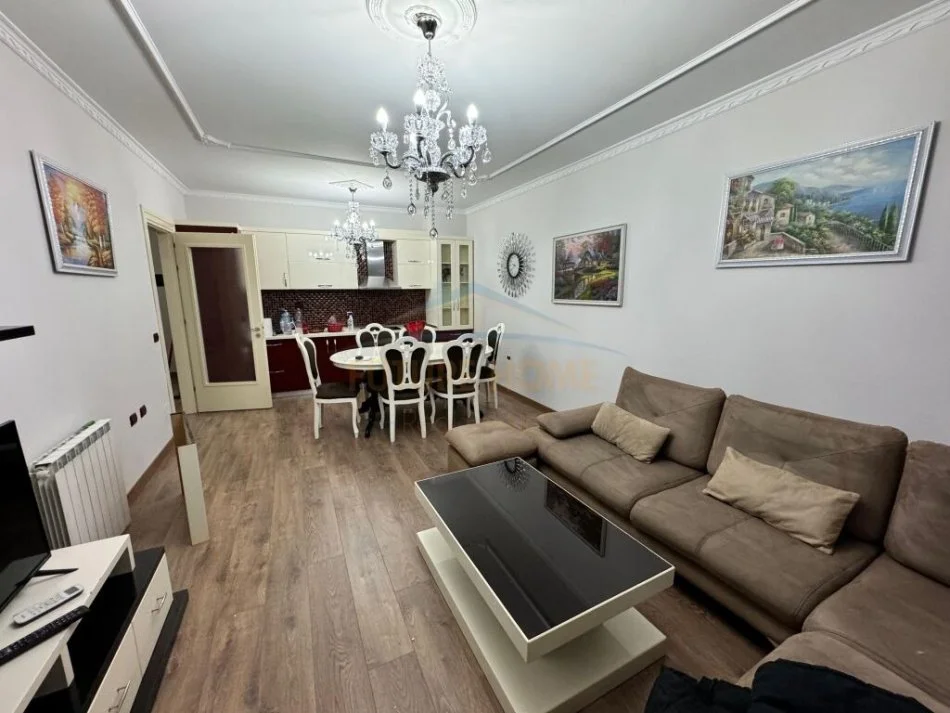 Tirane, jepet me qera apartament 2+1 Kati 2, 104 m² 800 € (Komuna e Parisit)