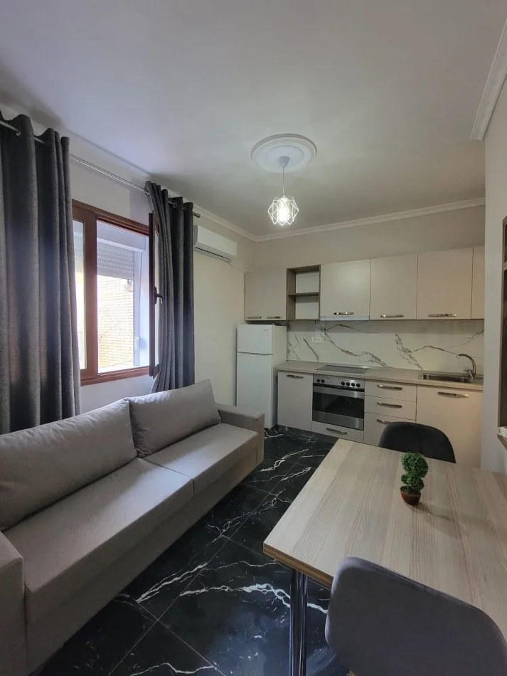 Tirane, jepet me qera apartament 1+1+Ballkon Kati 2, 60 m² 370 € (Perballe Amerikan 3 Afer golden park)