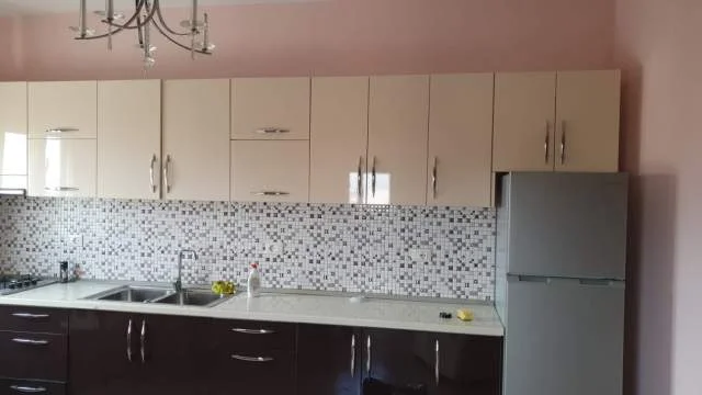 Tirane, jepet me qera apartament 1+1 Kati 8, 70 m² 350  (Bulevardi Zogu I)