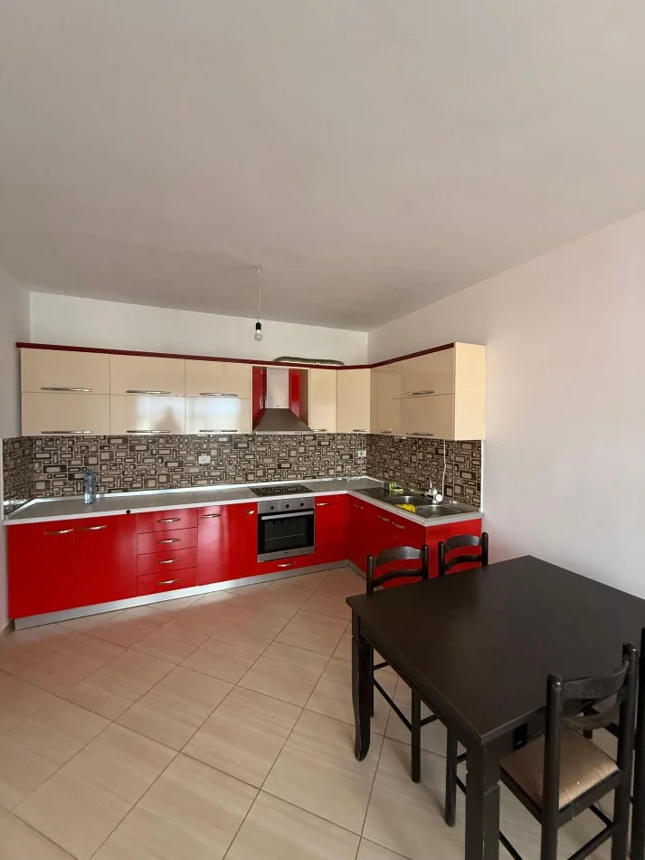 Tirane, jepet me qera apartament 2+1+Ballkon , 400 € (Yzberisht)
