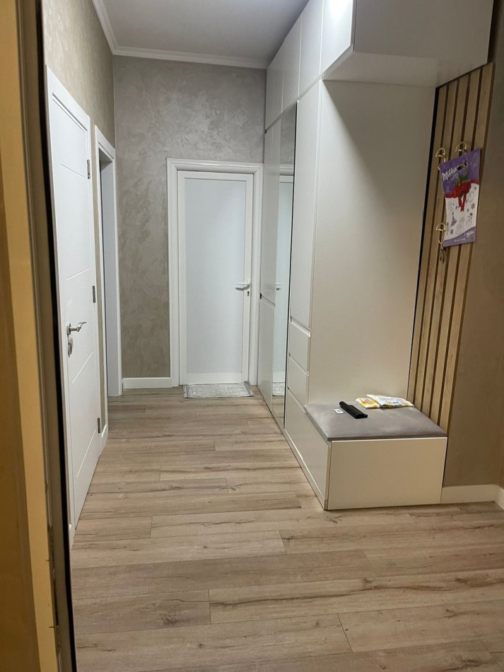 Tirane, jepet me qera apartament 3+1 Kati 2, 105 m² 800 € (rruga Shyqyri Brari)