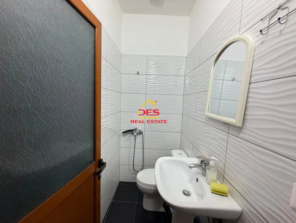 Vlore, jepet me qera shtepi 2+1+Ballkon Kati 0, 110 m² 400 € (Rruga Murat Tërbaçi)