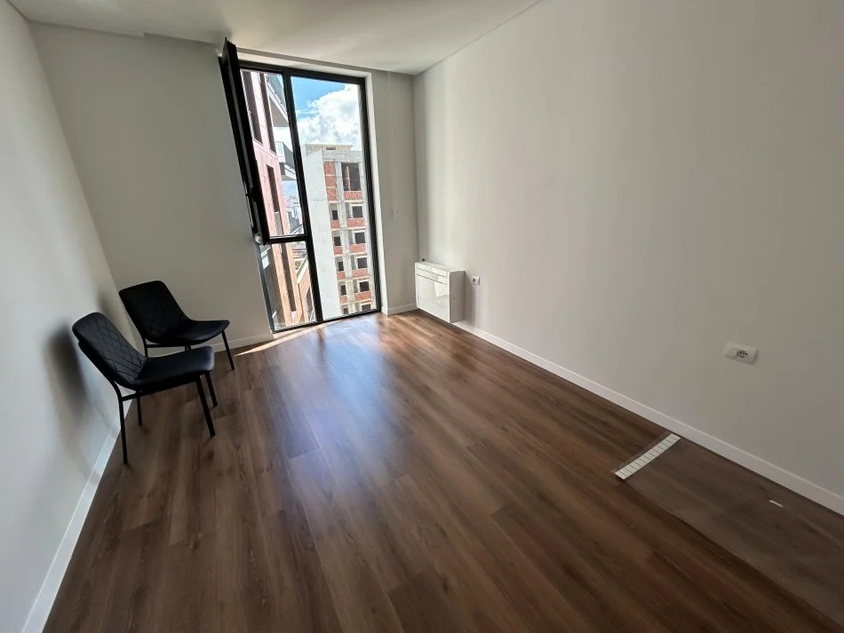 Tirane, jepet me qera apartament 2+1 Kati 8, 111 m² 750 € (Kompleksi milo 2000)