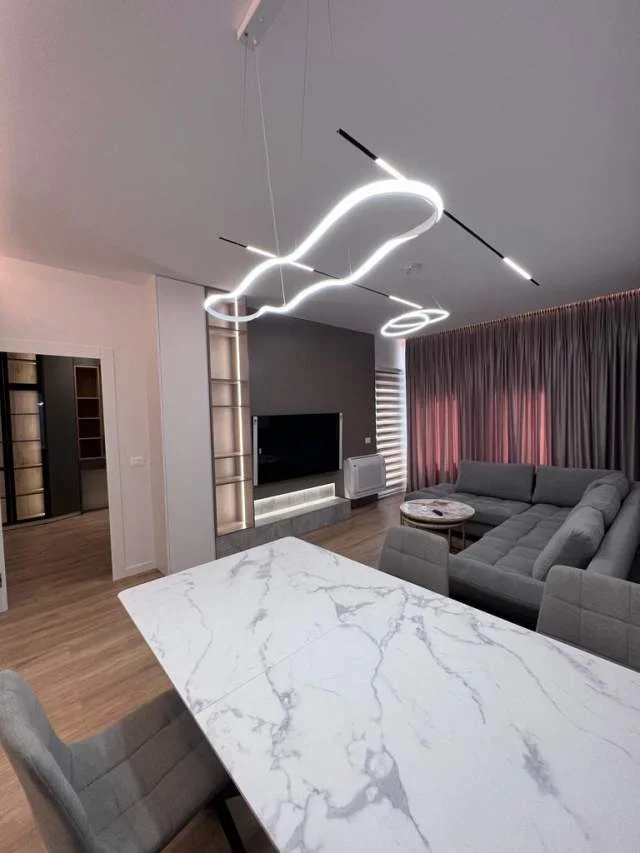 Japim me qira apartament 2+1+2, Rruga e Barrikadave 1300 Euro