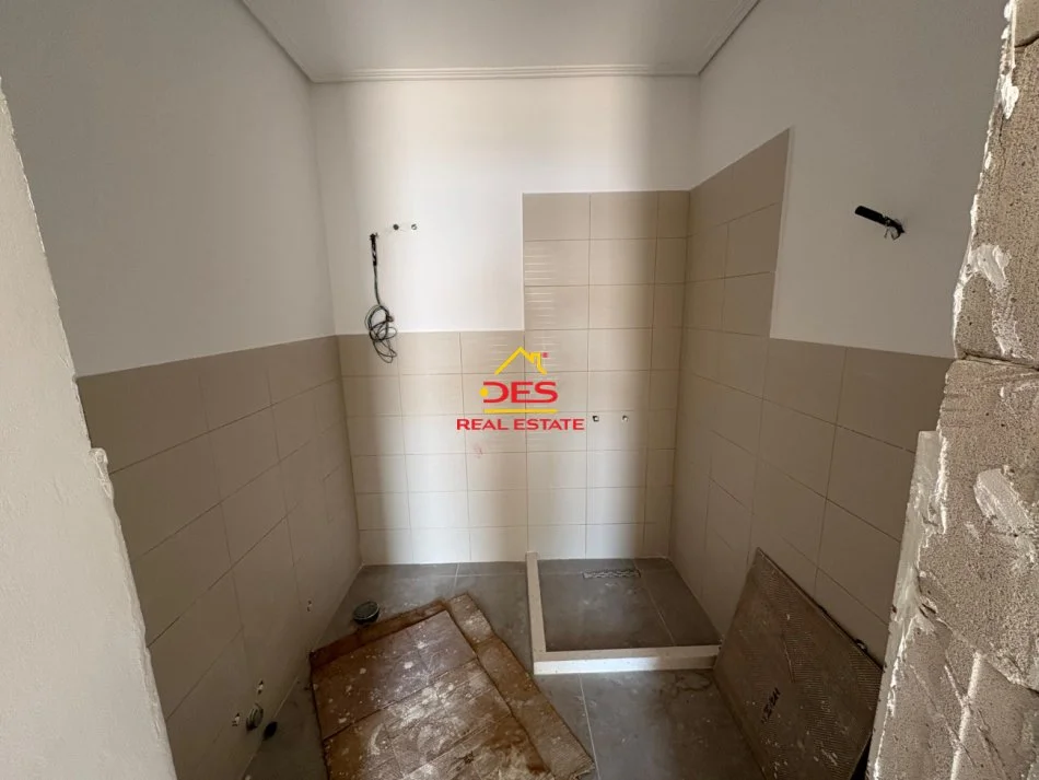 Vlore, shitet apartament+verande | Penthouse 2+1+Ballkon Kati 10, 140 m² 152.000 € (Rruga Gjergj Kastrioti)