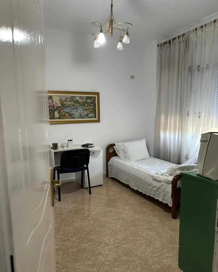 Tirane, jepet me qera apartament 2+1 Kati 4, 107 m² 750 € 