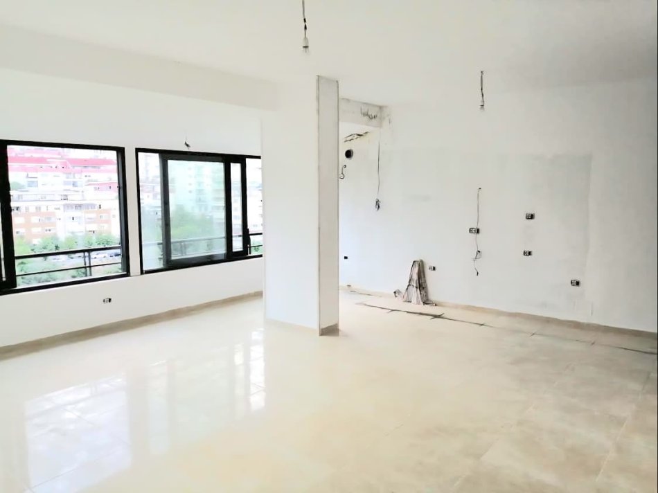Tirane, shes apartament 2+1+Ballkon Kati 6, 106 m² 202.900 € (Liqeni i Thate)