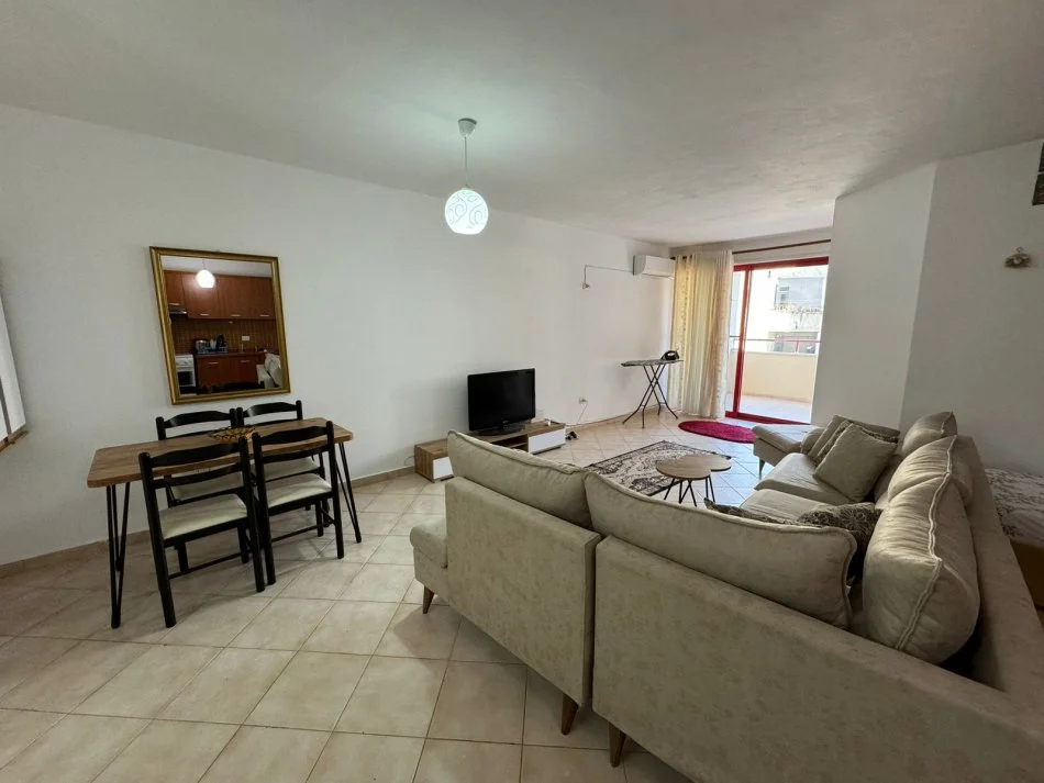 Durres, jepet me qera apartament 2+1+Ballkon Kati 4, 80 m² 400 € 