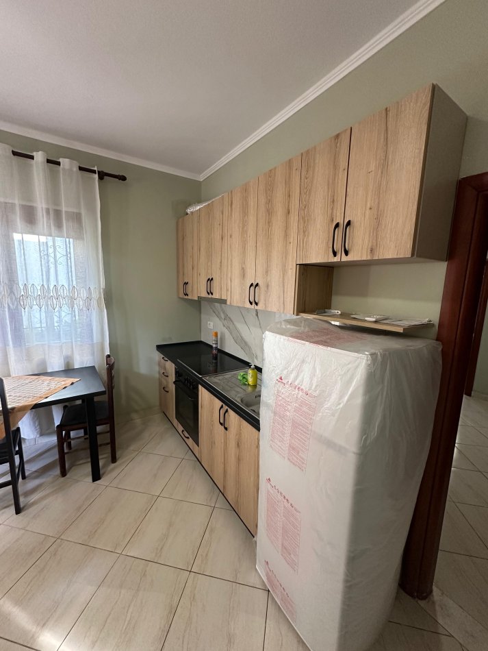 Tirane, jepet me qera shtepi 1+1 Kati 1, 65 m² 350 € (Rr. Jordan Misja te Lavazh 007)