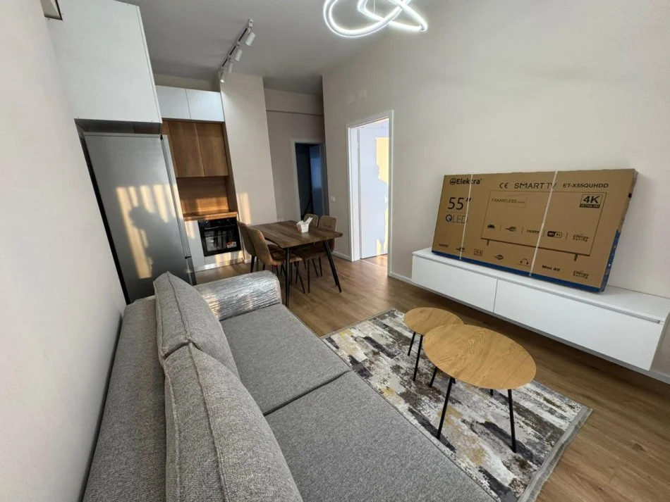 Tirane, jepet me qera apartament 1+1 me Parking Kati 3, 60 m² 450 € (Kompleksi Oxa, Fresk)