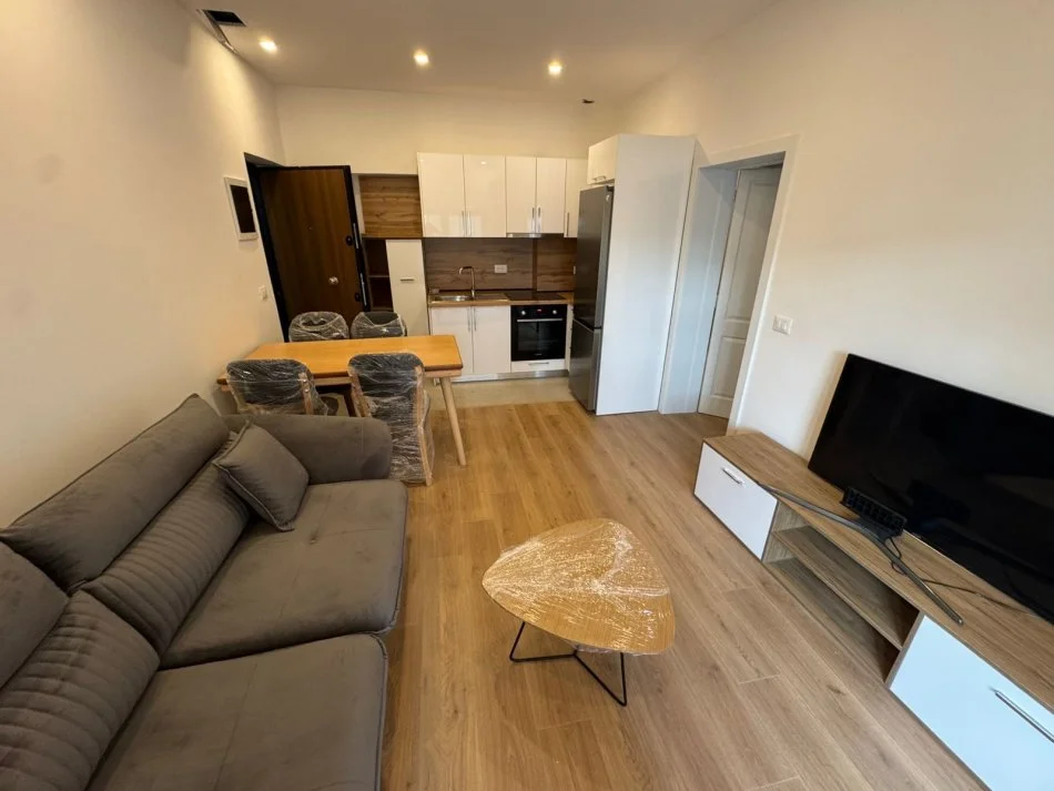 Tirane, jepet me qera apartament 1+1 Kati 4, 62 m² 700 € (Sheshi willson)