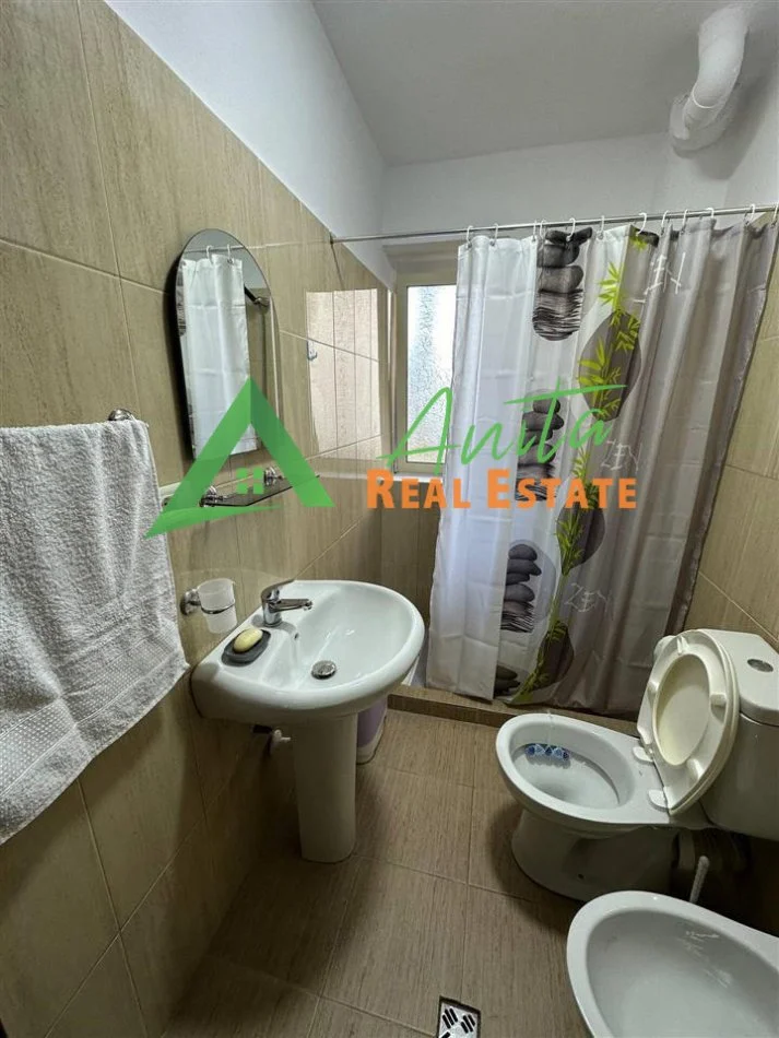 Tirane, jepet me qera apartament 2+1+Ballkon Kati 2, 70 m² 600 € (Rruga e Durresit)