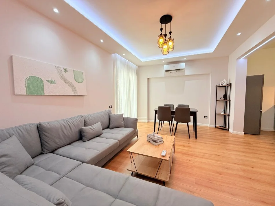 Tirane, jepet me qera apartament+verande | Penthouse 2+1+Ballkon Kati 11, 88 m² 850 € (Përballë Delijorgjit)