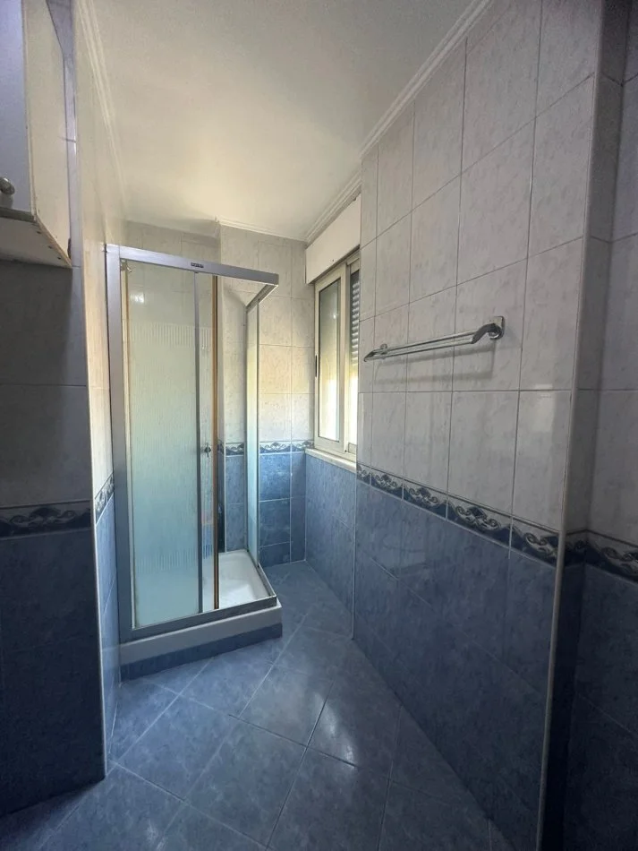 Tirane, jepet me qera apartament 2+1+Ballkon Kati 2, 120 m² 650 € (Don Bosko)