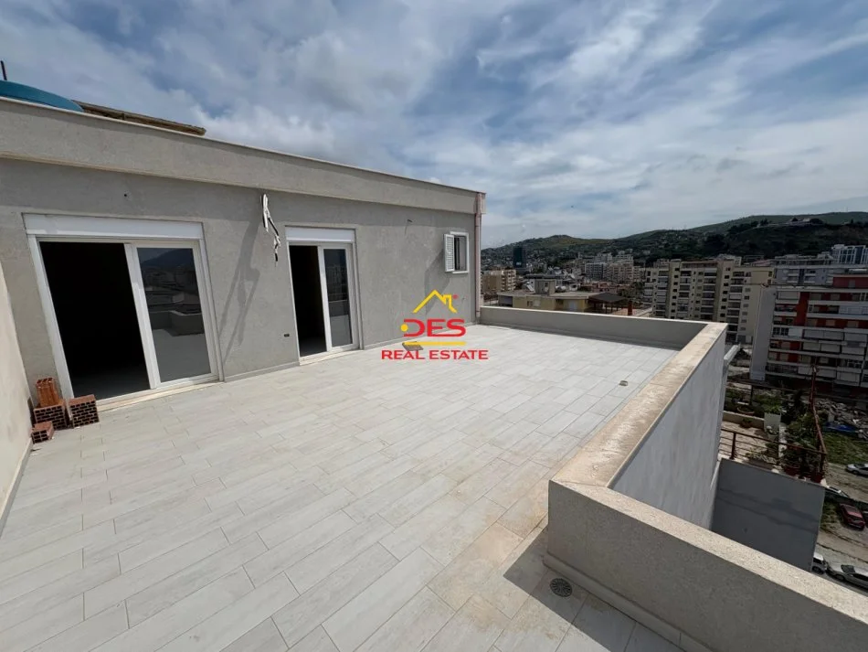 Vlore, shitet apartament 2+1+Ballkon Kati 10, 123 m² 135.000 € (Rruga Gjergj Kastrioti)