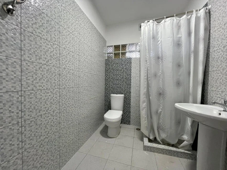 Tirane, shitet apartament 3+1 Kati 2, 130 m² 250.000 € (Liqeni Artificial i Tiranes)