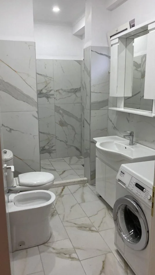 Tirane, jepet me qera apartament 1+1 Kati 1, 60 m² 400 € (Porcelan,Rr Filip Shiroka,Shkolla Mrekullia)