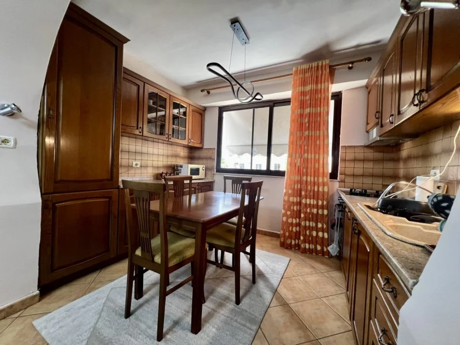 Tirane, jepet me qera apartament 2+1+Aneks Kati 3, 75 m² 650 € (Myslym Shyri)