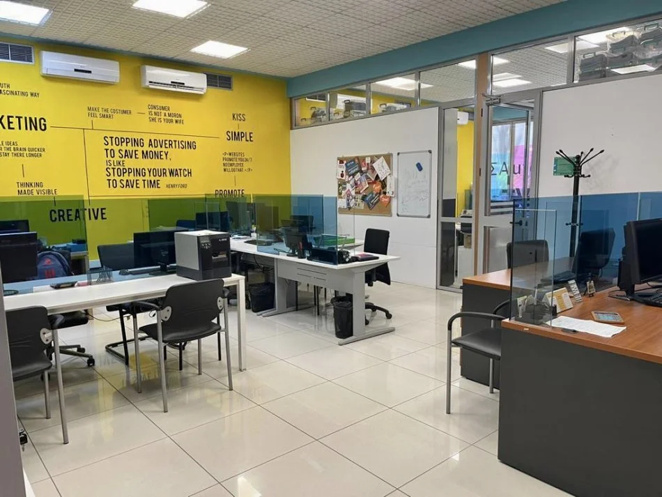 Tirane, jepet me qera dyqan Kati 0, 222 m² 4.000 € (Ish Blloku, Prane SPAR)