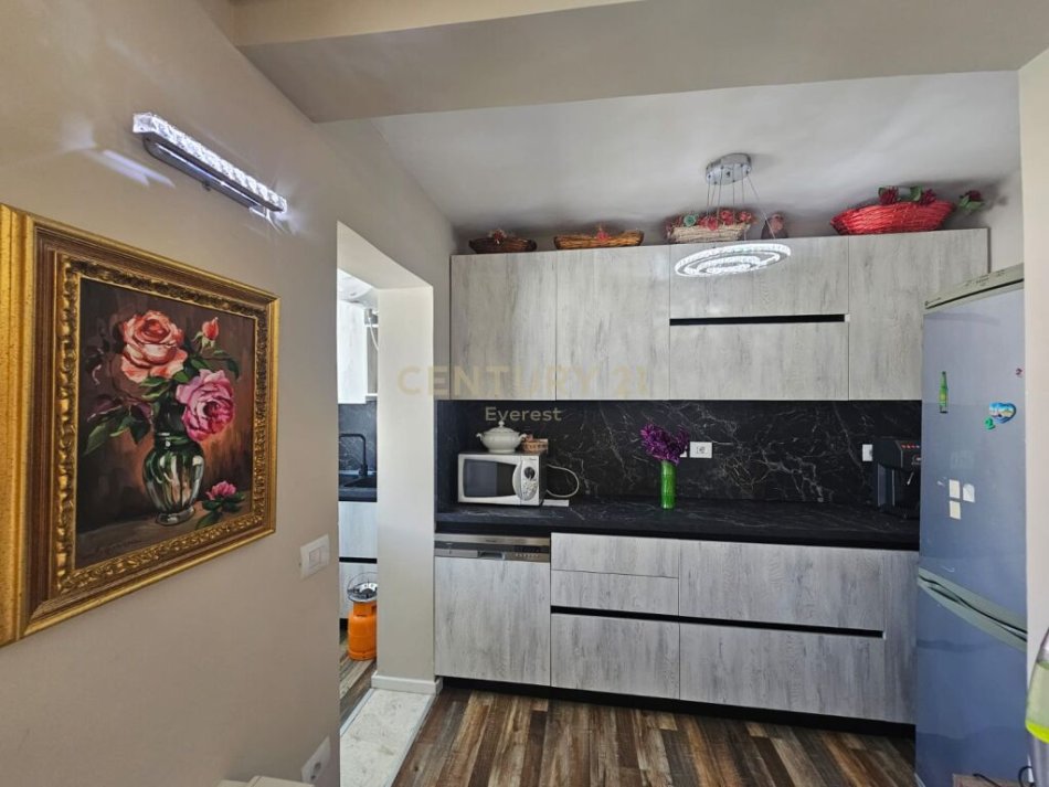 Tirane, shitet apartament 2+1 Kati 5, 65 m² 130.000 € (Rruga e durresit)
