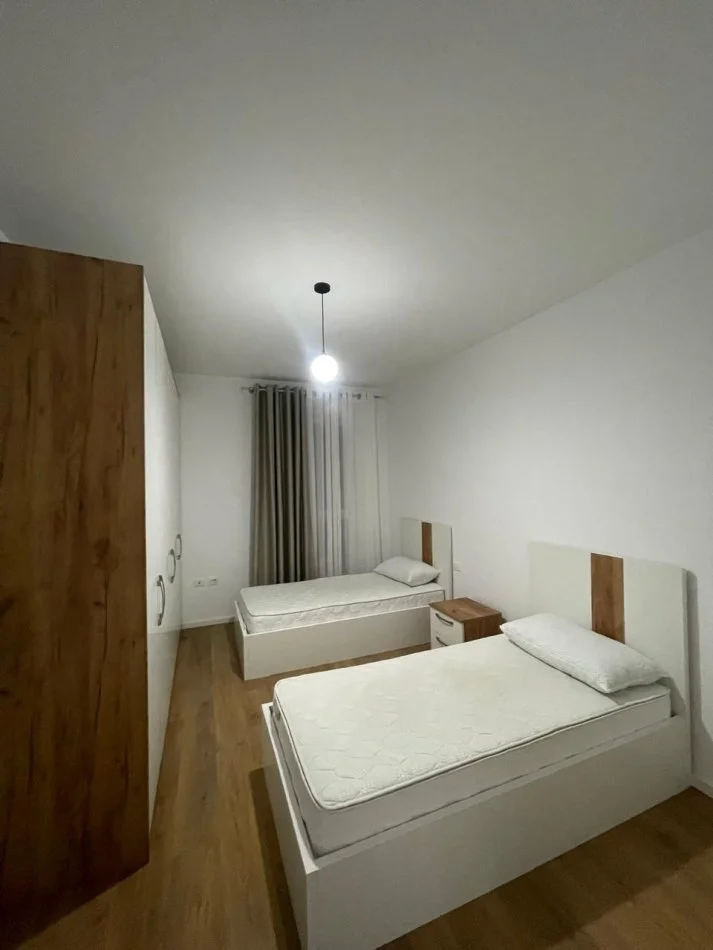Tirane, jepet me qera apartament 2+1+Ballkon Kati 3, 9.793 m² 800 € (Rr.Don Bosko)